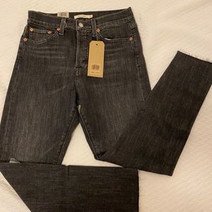 NWT Levi’s Wedgie Denim Size 28